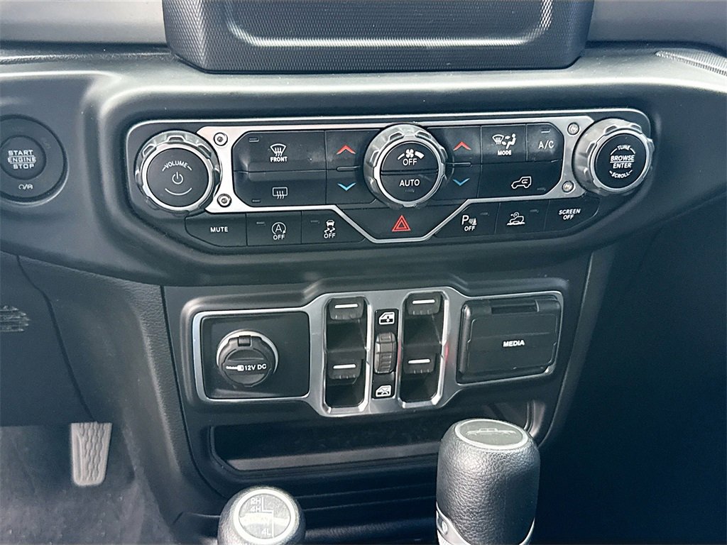 Used 2021 Jeep Gladiator Willys image 17