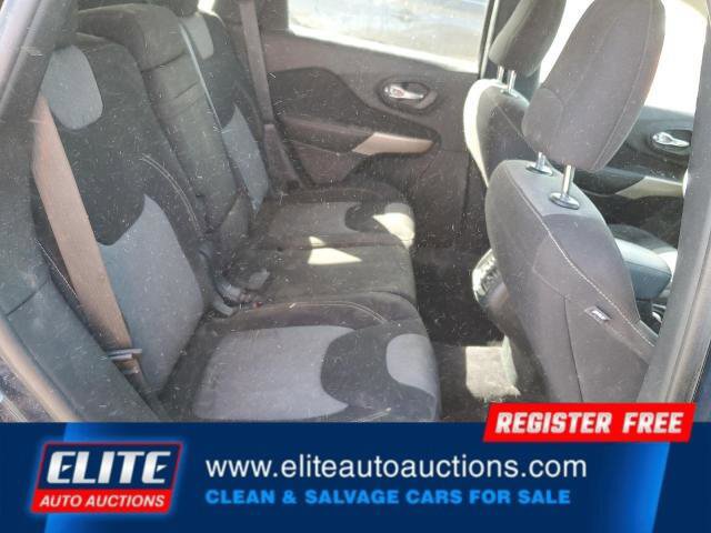 Used 2018 Jeep Cherokee Latitude w/ Cold Weather Group image 21