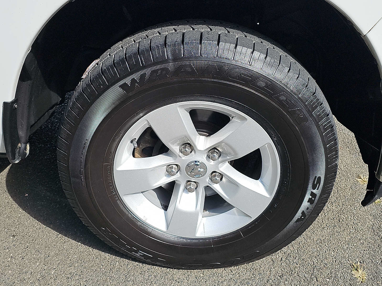 Used 2022 RAM 1500 Classic SLT AWD/4WD image 8
