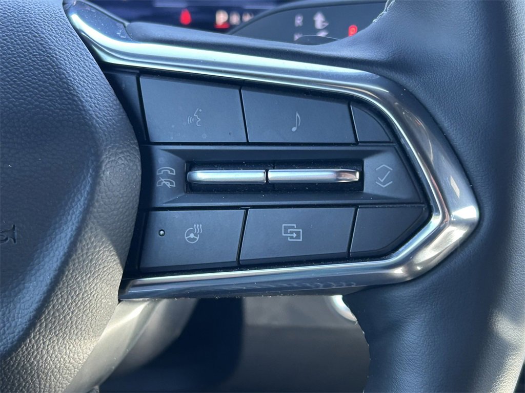 Used 2025 Chevrolet Traverse LT image 40