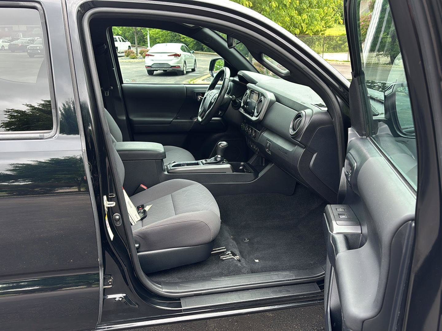 Used 2019 Toyota Tacoma TRD Off-Road AWD/4WD image 21