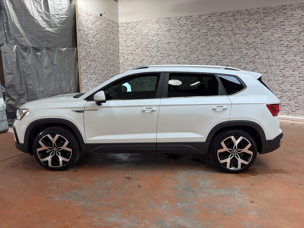 Used 2022 Volkswagen Taos SEL image 4