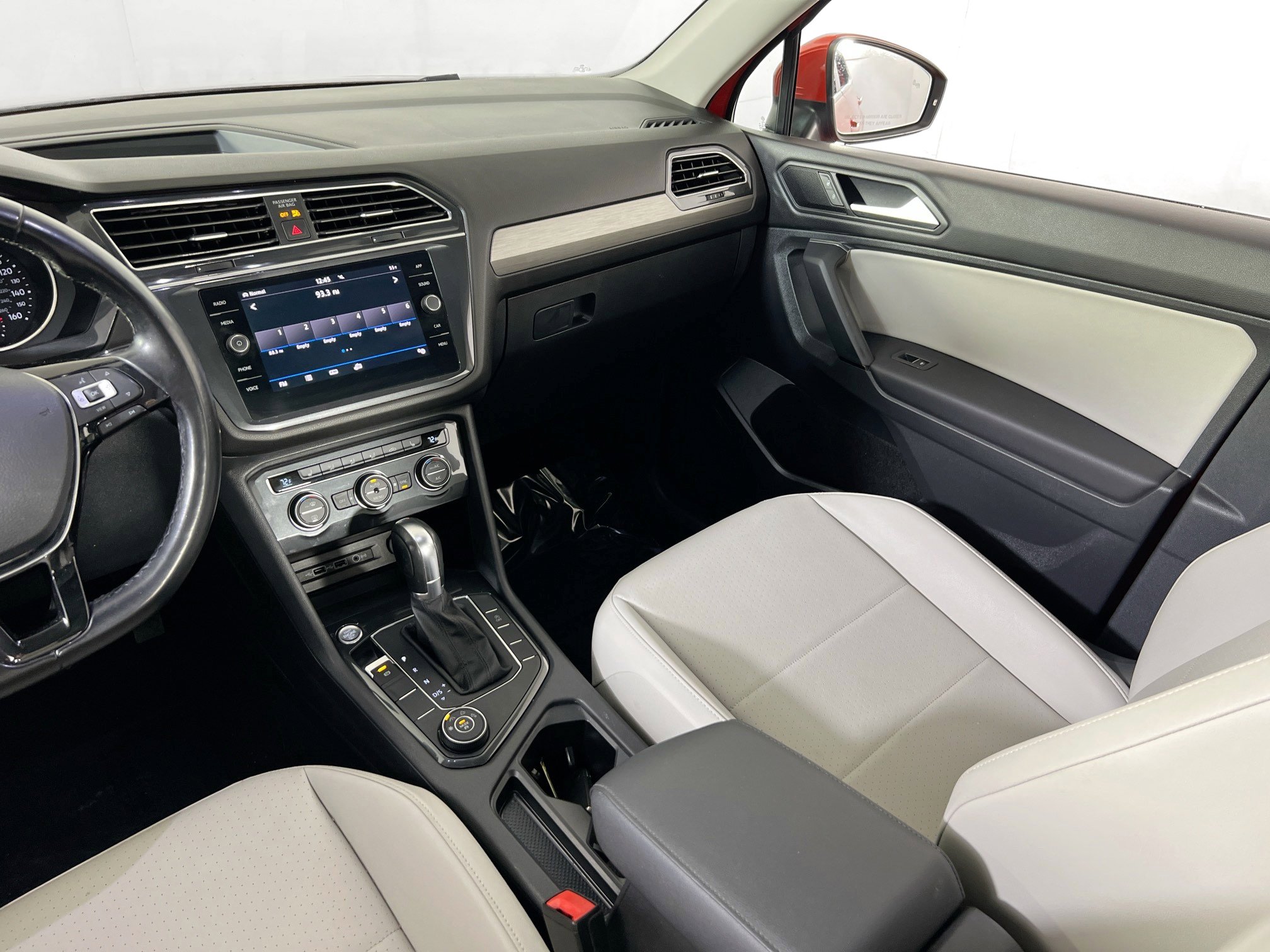Used 2019 Volkswagen Tiguan SE w/ Panoramic Sunroof Package AWD/4WD image 23