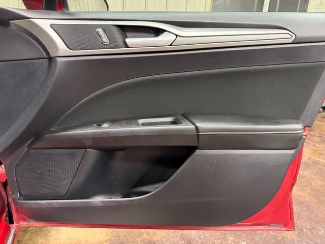 Used 2020 Ford Fusion SE FWD image 24