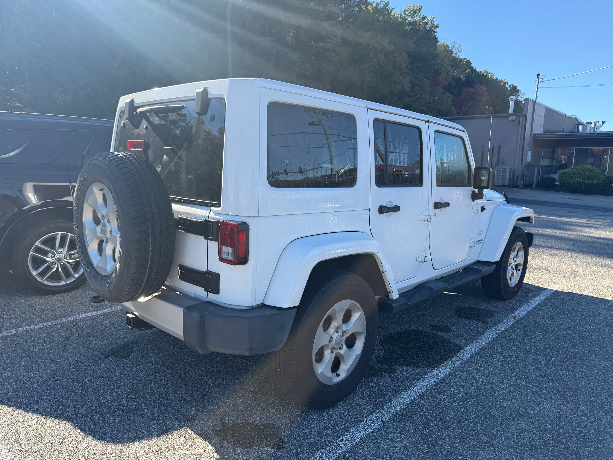 Used 2015 Jeep Wrangler Unlimited Sahara w/ Connectivity Group AWD/4WD image 5