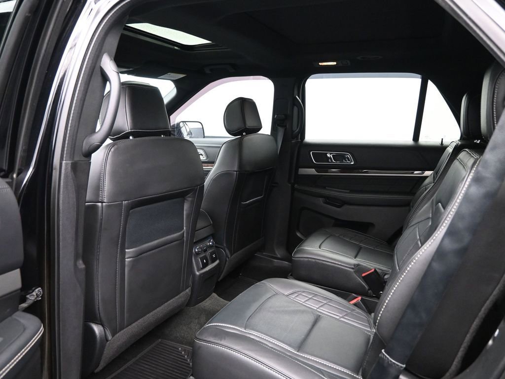 Used 2017 Ford Explorer Platinum image 28