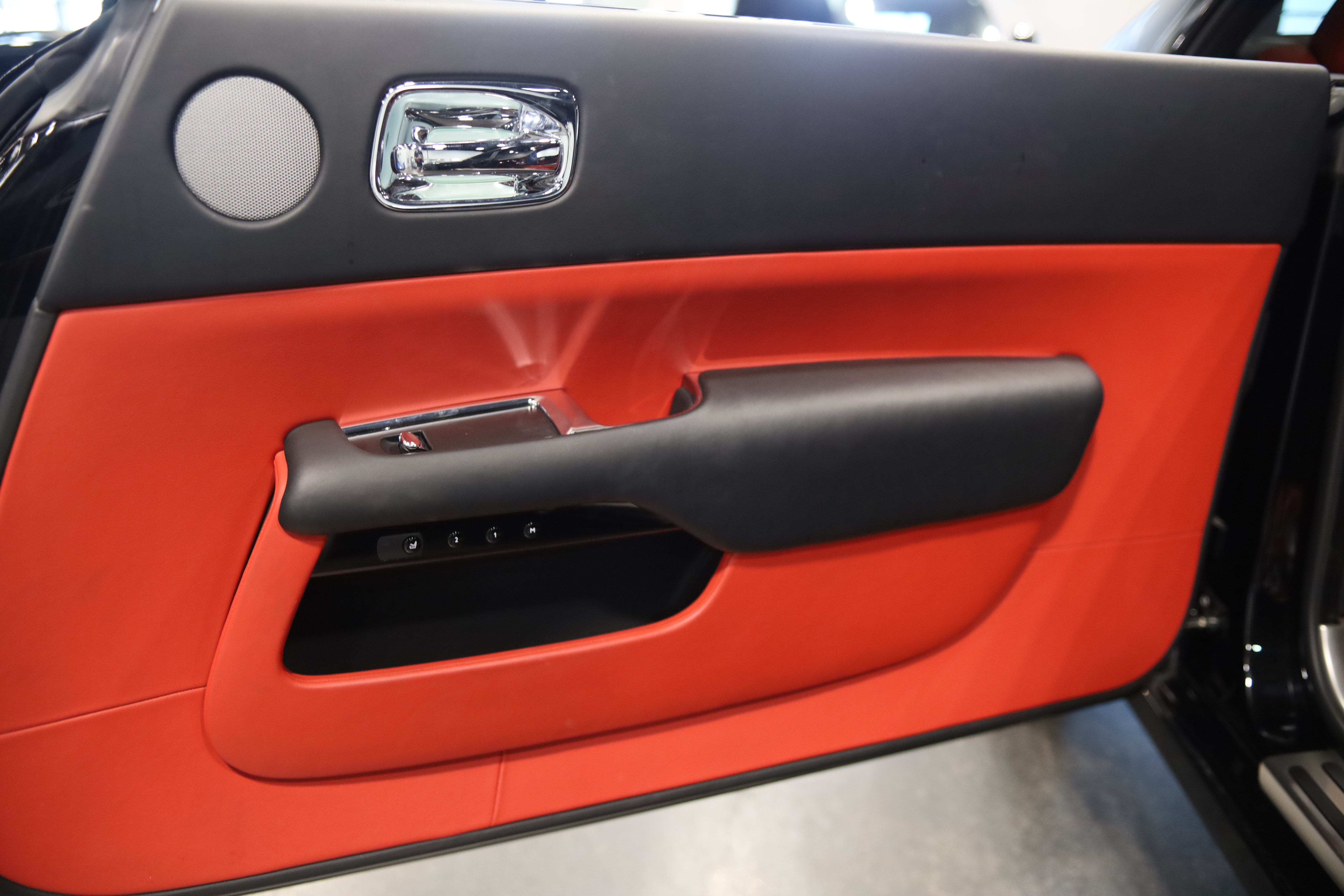 Used 2018 Rolls-Royce Wraith RWD image 37