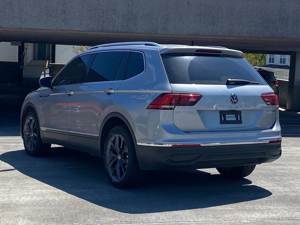 Used 2023 Volkswagen Tiguan SE w/ Panoramic Sunroof Package AWD/4WD image 4