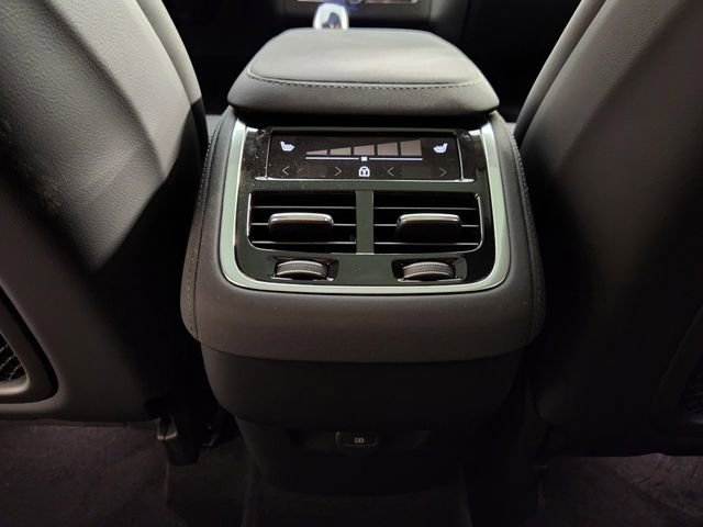 New 2025 Volvo XC90 B6 Plus w/ Protection Package Premier image 31