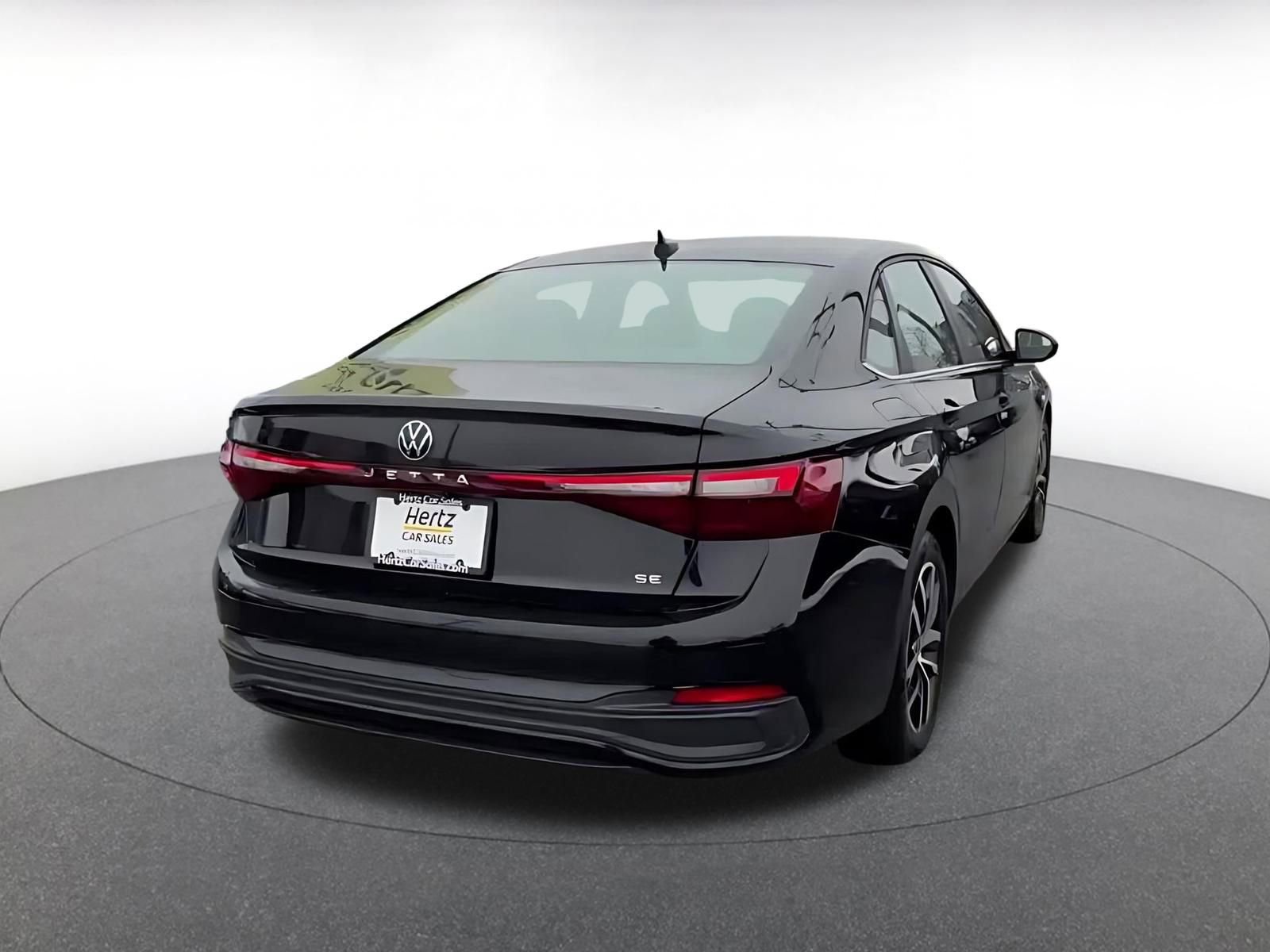 Used 2025 Volkswagen Jetta SE image 14