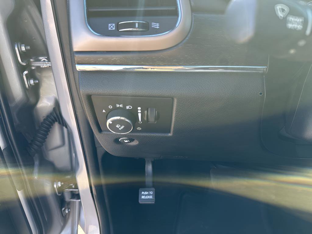 Used 2017 Jeep Grand Cherokee Limited w/ Trailer Tow Group IV image 29