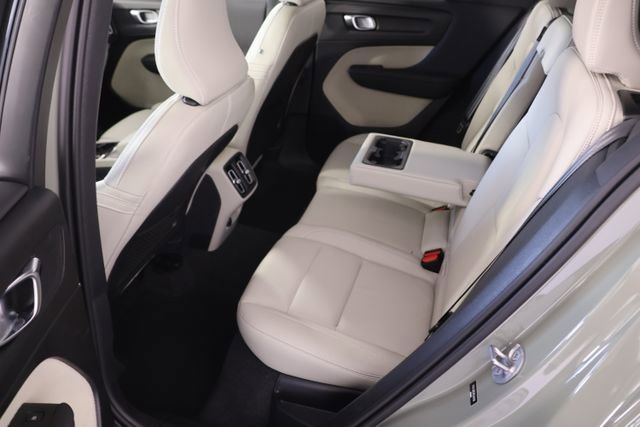 Used 2024 Volvo XC40 B5 Plus image 20