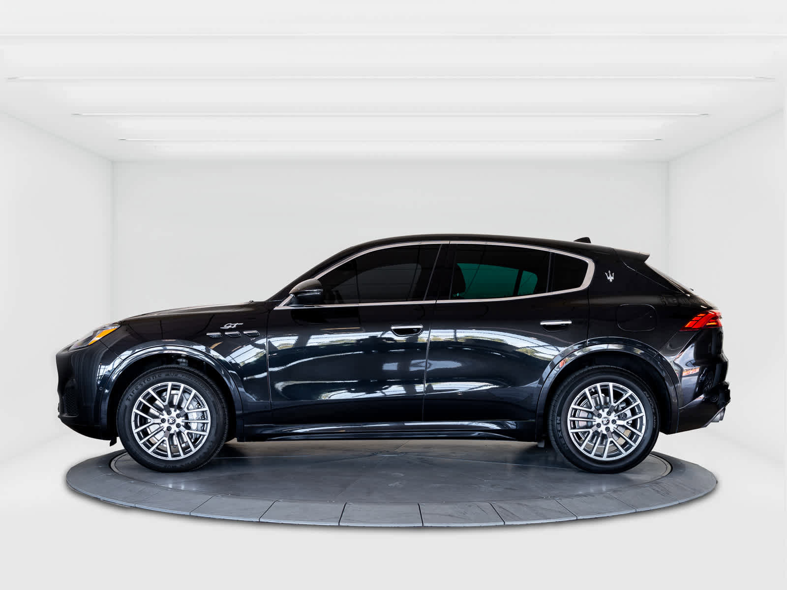 Used 2024 Maserati Grecale GT image 2