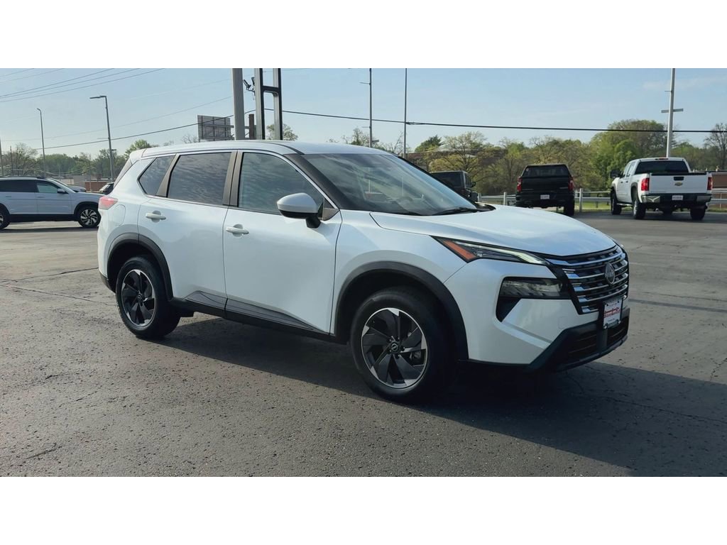 Used 2025 Nissan Rogue SV AWD/4WD image 2