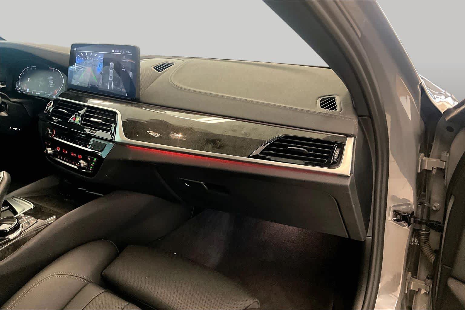 Used 2022 BMW 530i w/ Executive Package RWD image 16