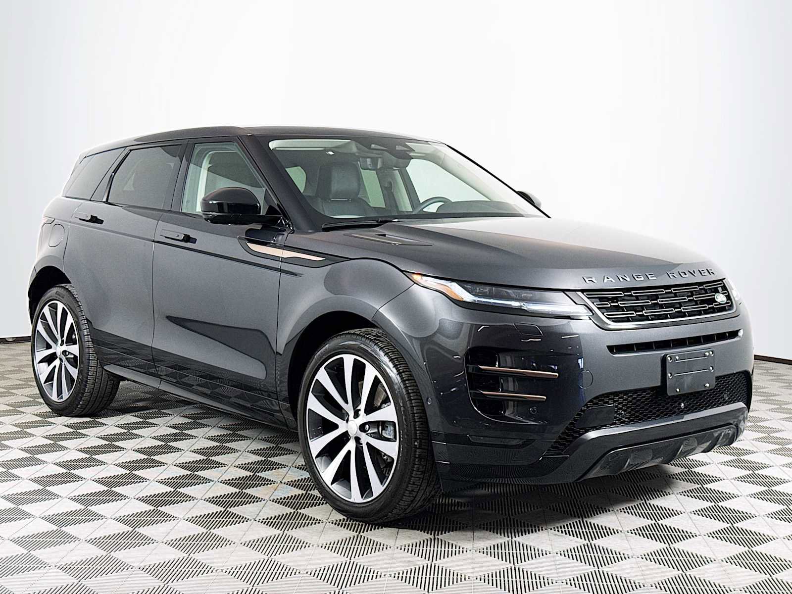 Used 2025 Land Rover Range Rover Evoque Dynamic SE AWD/4WD image 3