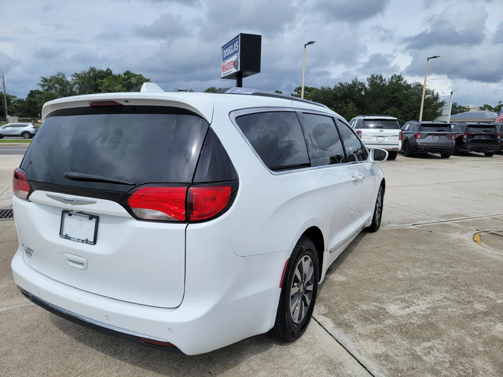 Used 2020 Chrysler Pacifica Touring-L Plus FWD image 5