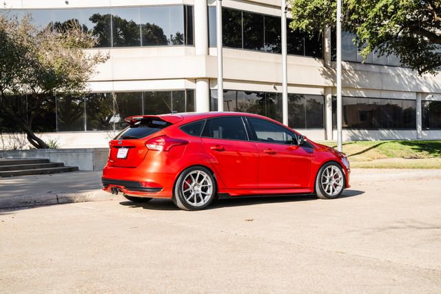 Used 2018 Ford Focus ST w/ Equipment Group 401A image 42