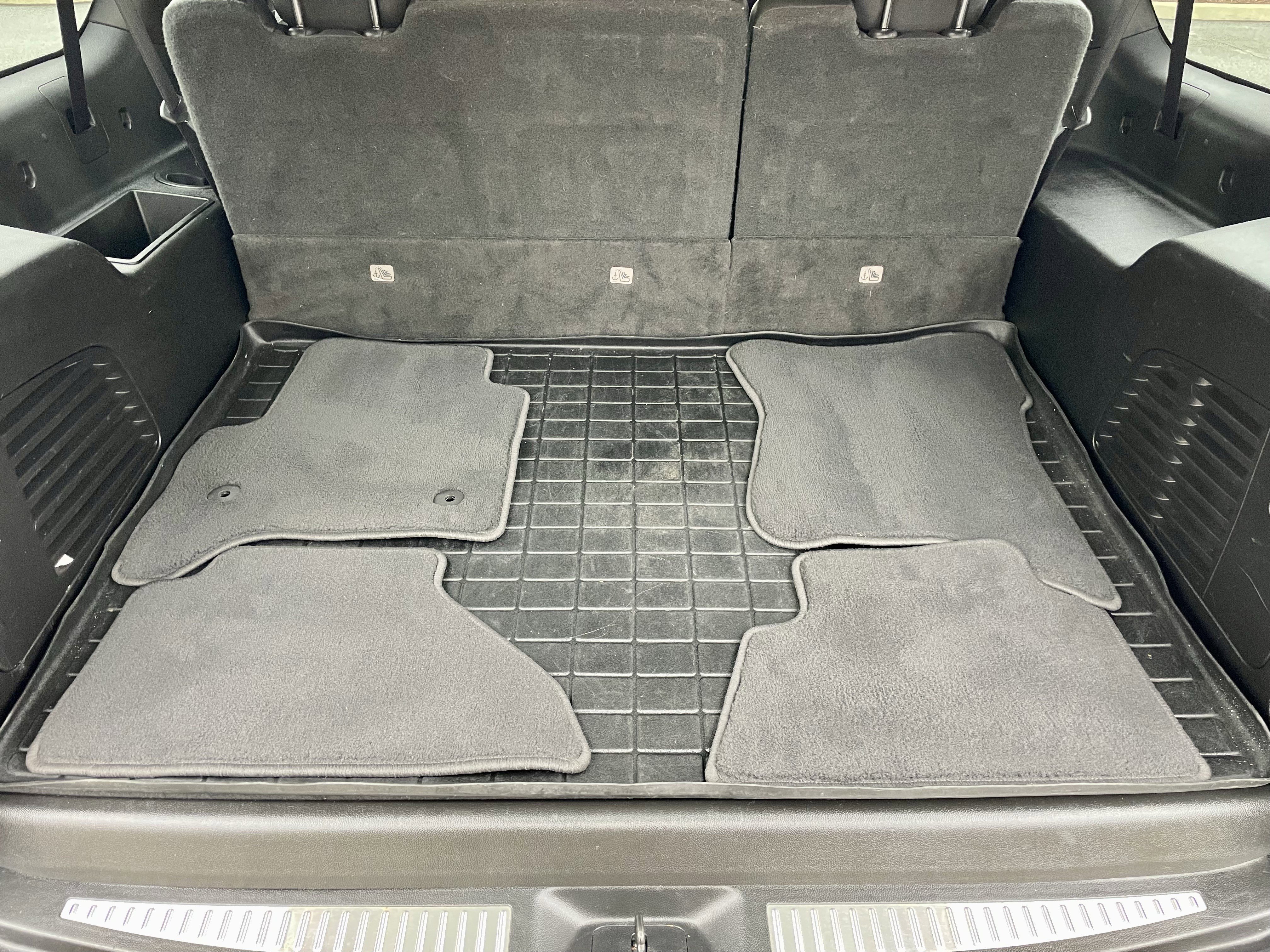 Used 2019 Cadillac Escalade ESV Platinum w/ Escalade Sport Edition image 39