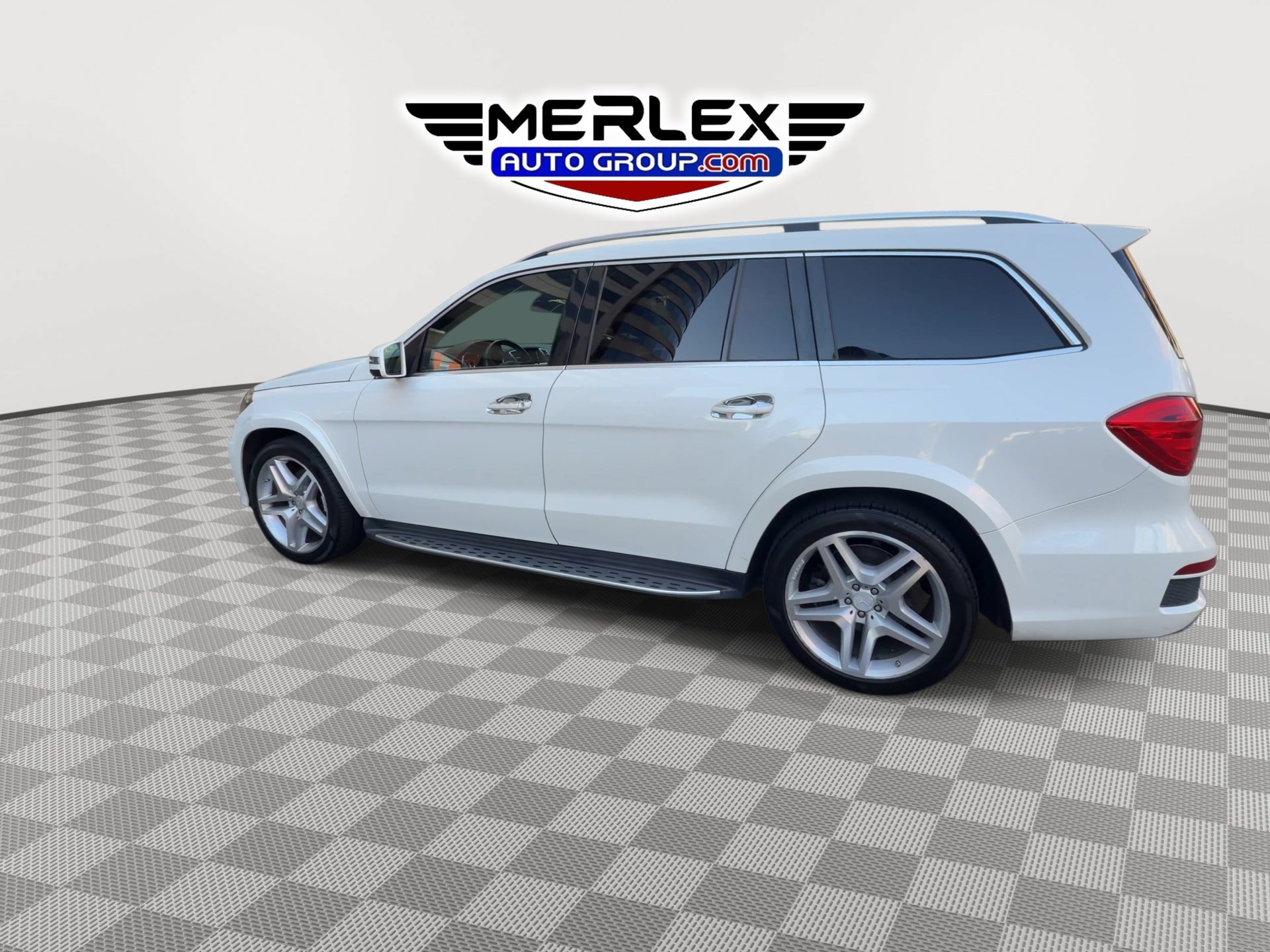 Used 2015 Mercedes-Benz GL 550 4MATIC image 5