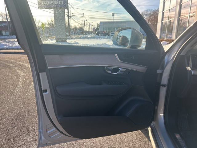 Used 2025 Volvo XC90 B6 Plus AWD/4WD image 17