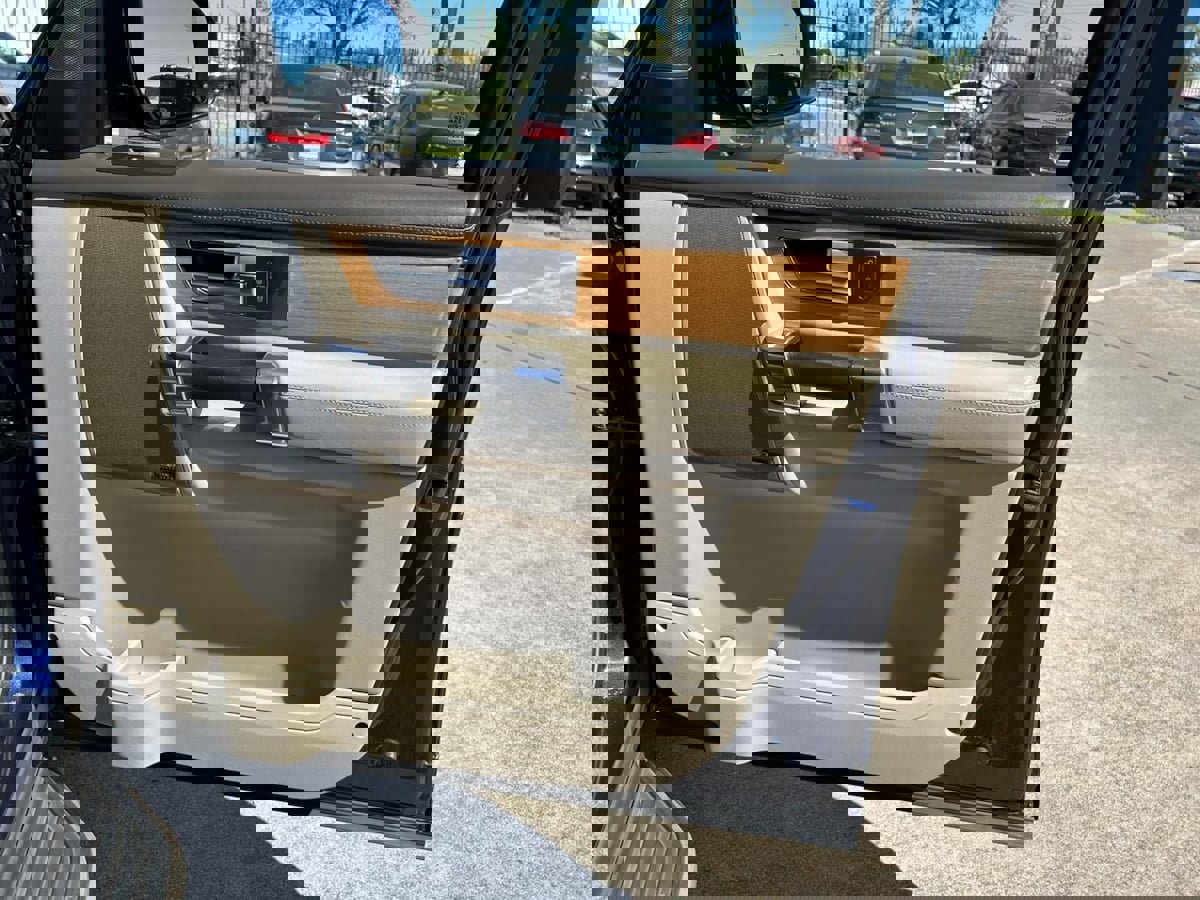 Used 2014 Land Rover LR4 HSE LUX image 36