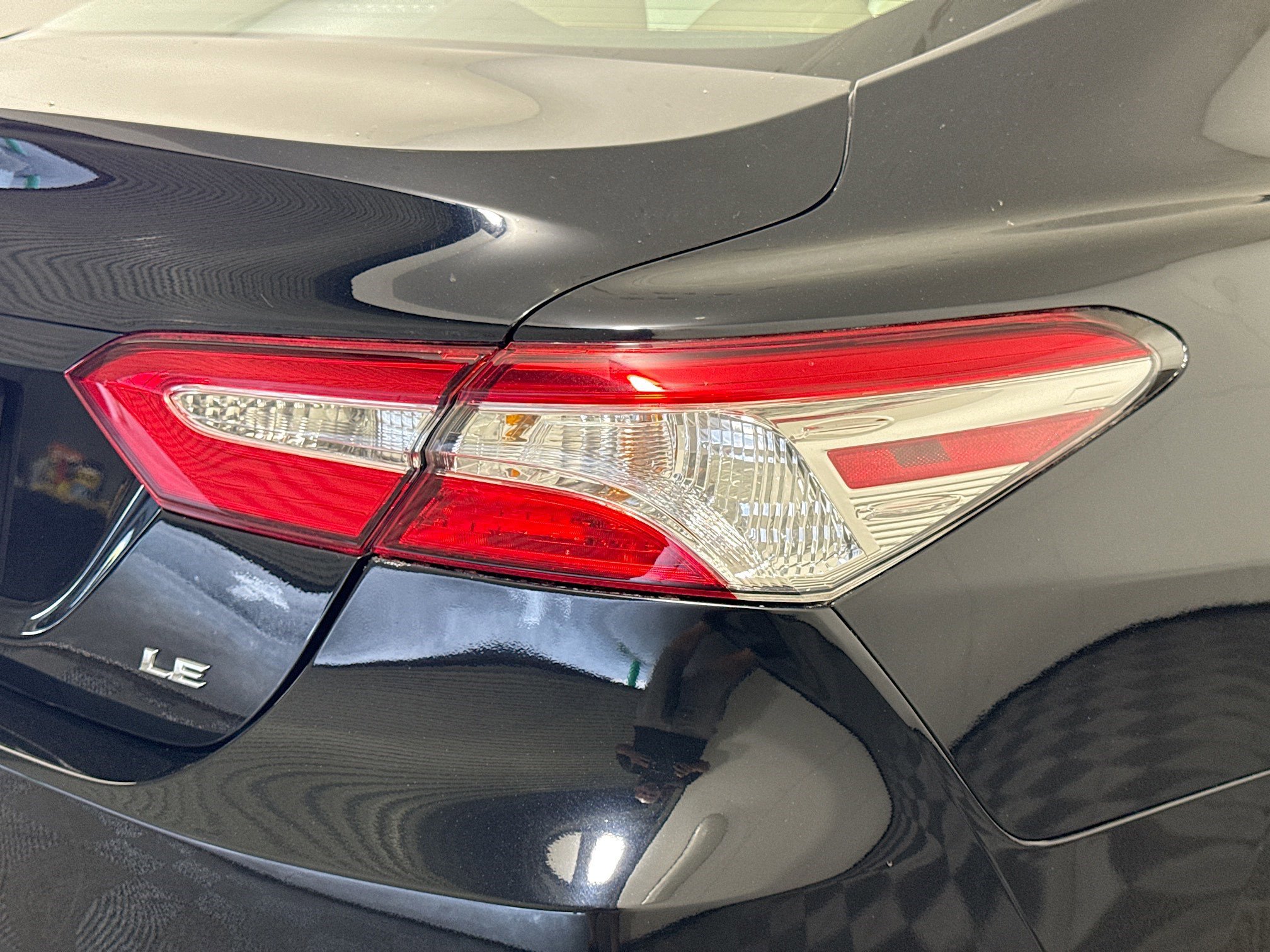 Used 2018 Toyota Camry LE w/ Convenience Package FWD image 34