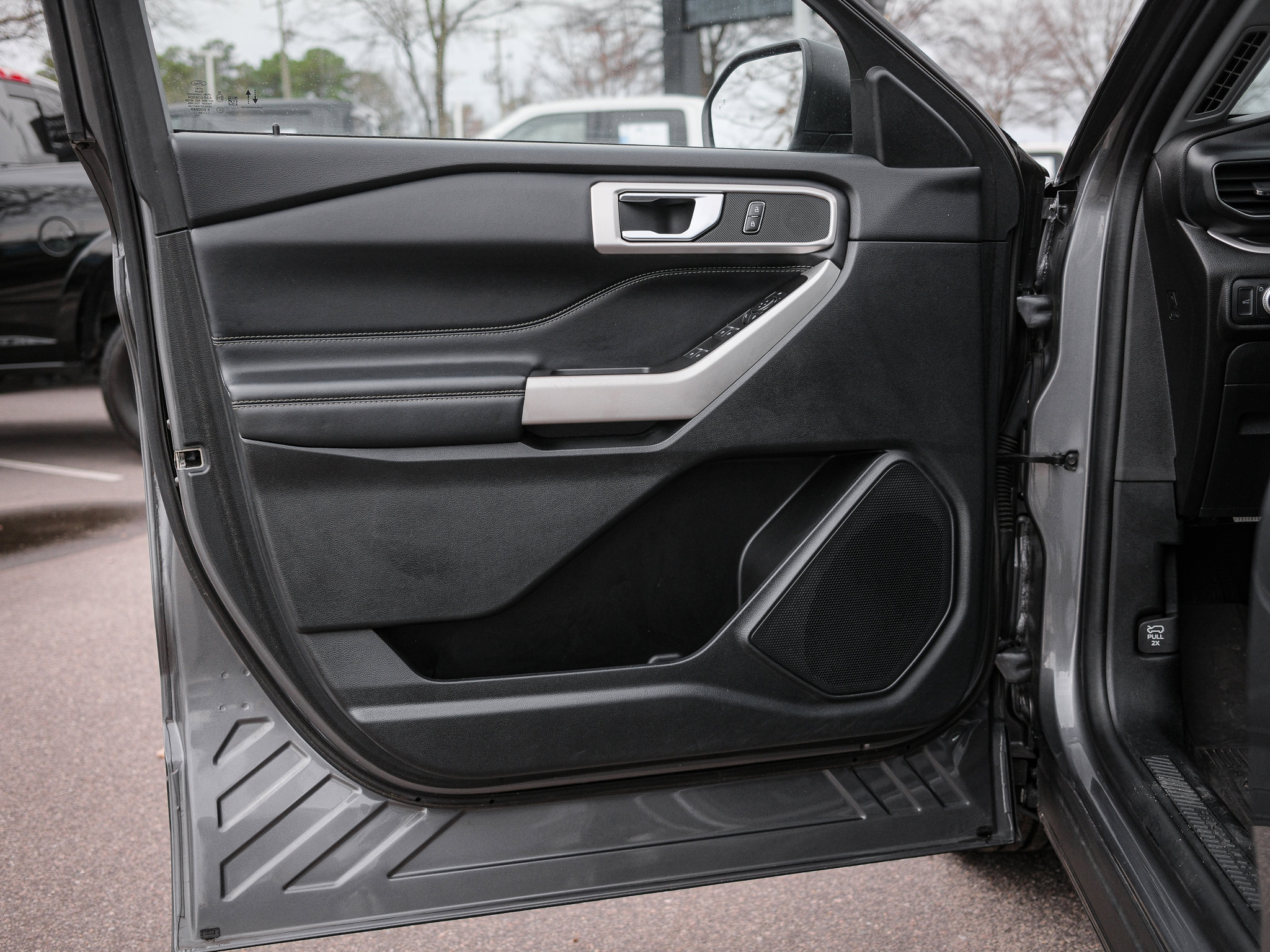 Used 2022 Ford Explorer XLT w/ Equipment Group 202A image 14