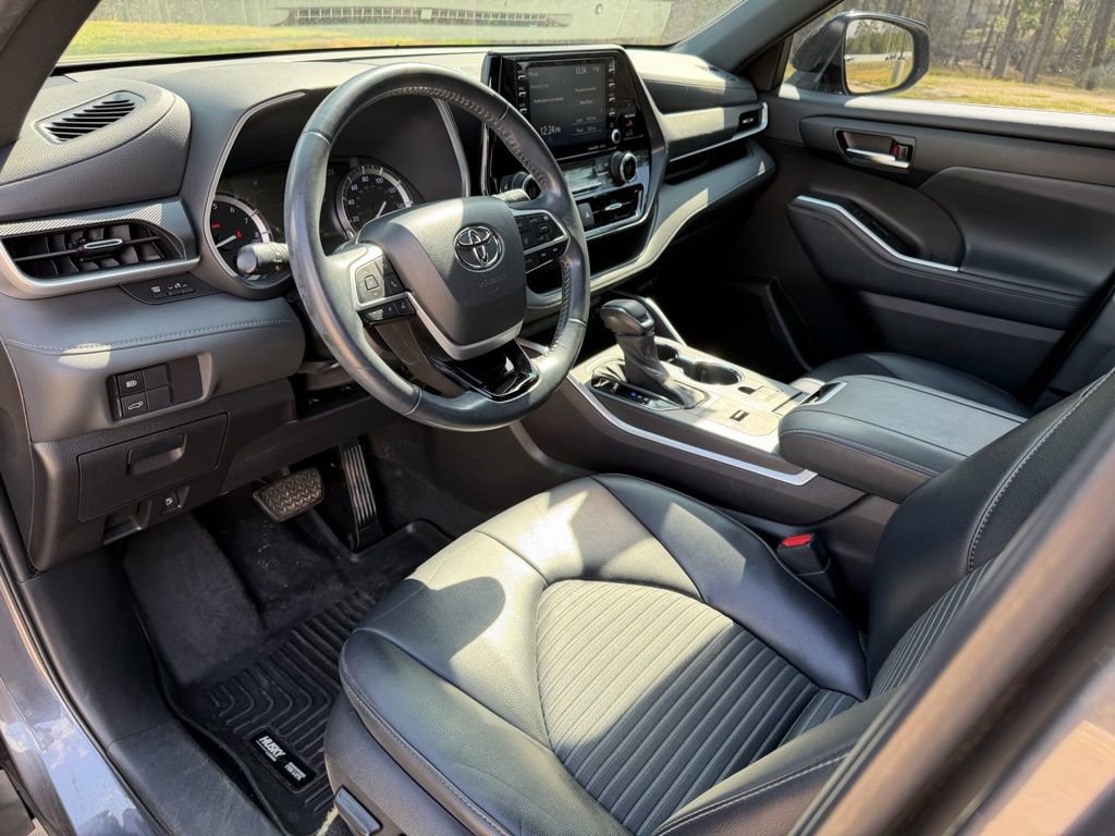 Used 2022 Toyota Highlander XSE image 11