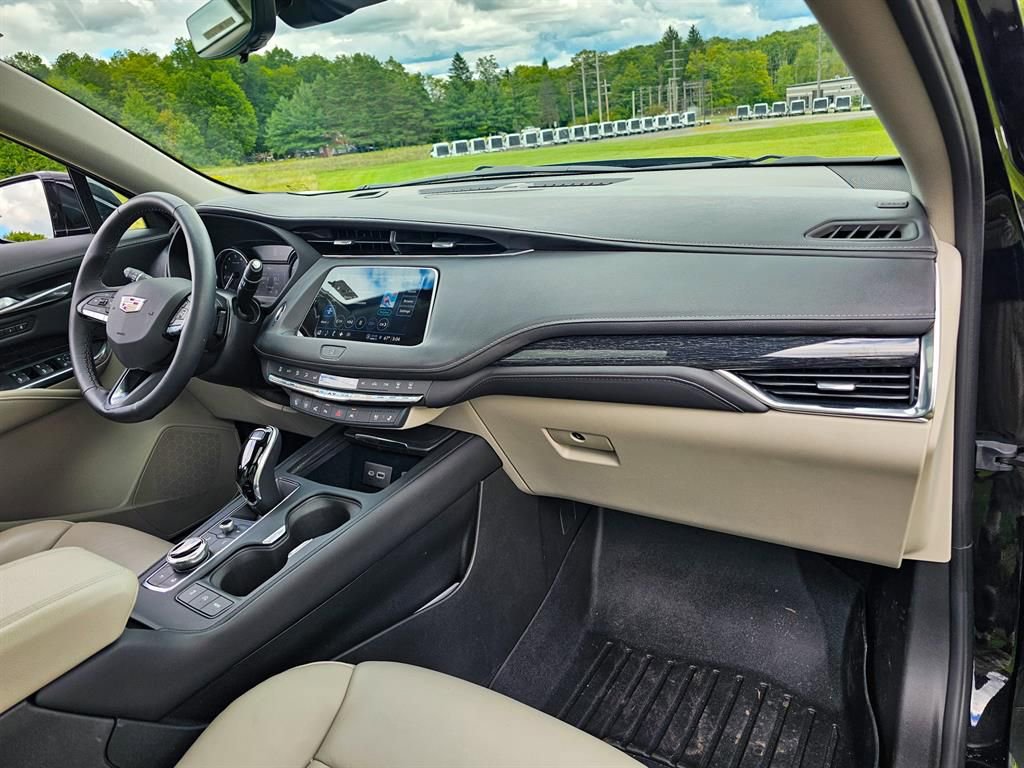 Used 2022 Cadillac XT4 Premium Luxury w/ Enhanced Visibility Package image 45