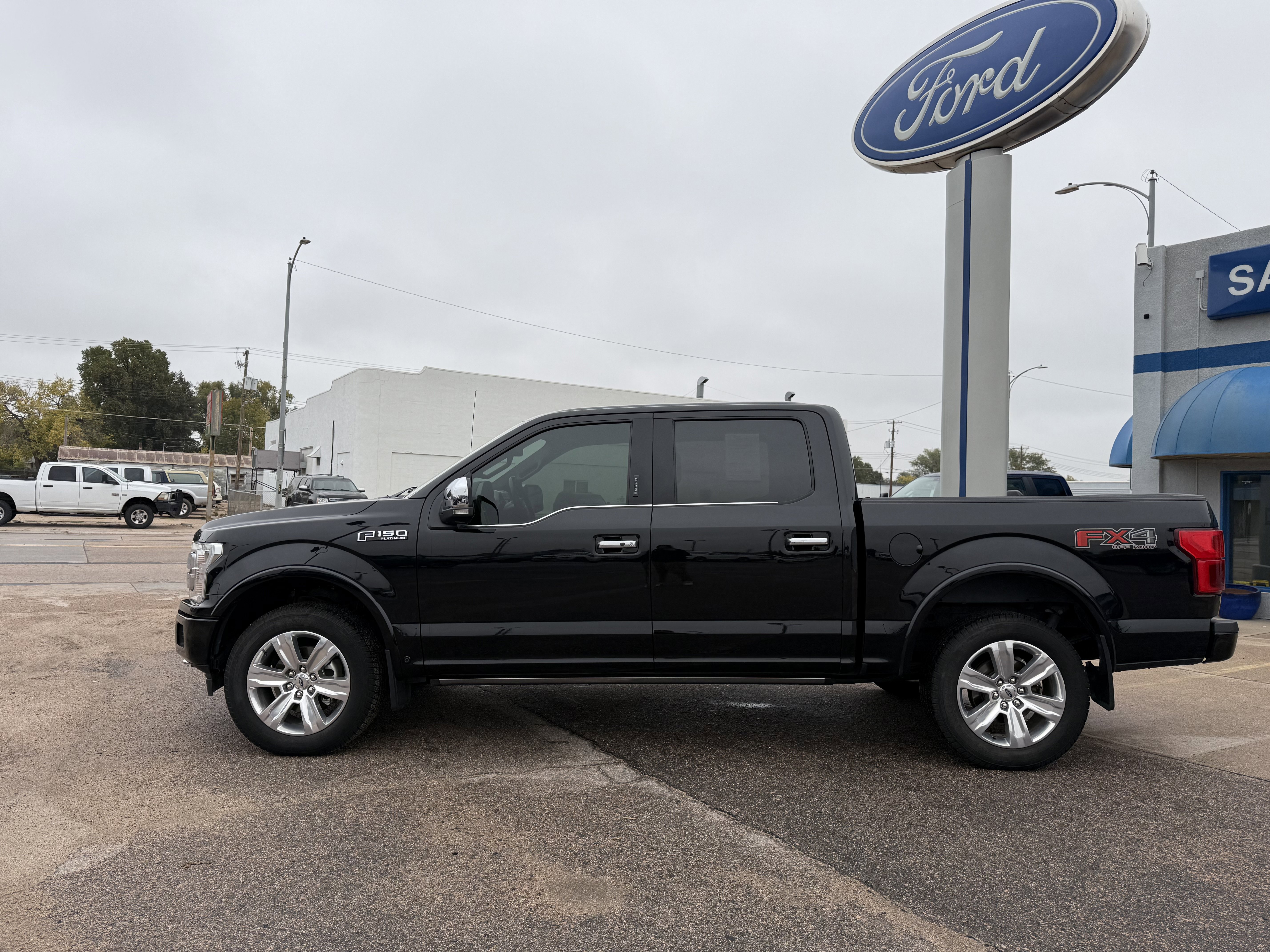 Used 2019 Ford F150 Platinum w/ Equipment Group 701A Luxury image 11