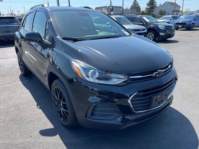 Used 2022 Chevrolet Trax LT w/ Midnight Edition image 1