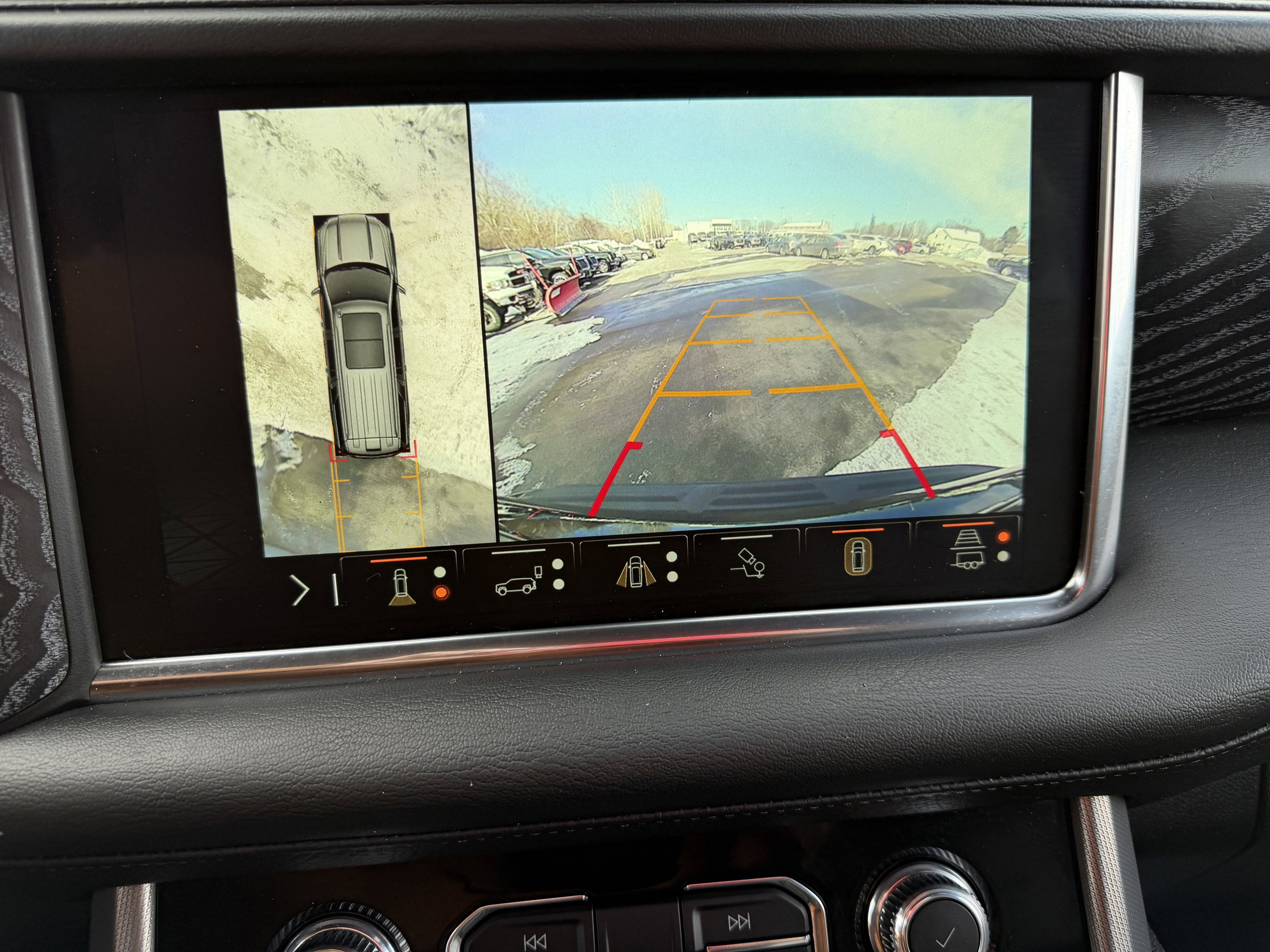 Used 2024 GMC Yukon XL Denali w/ Advanced Technology Package image 5