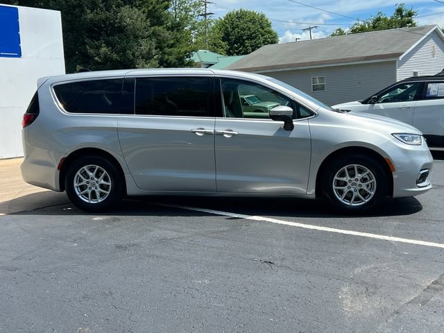 Used 2023 Chrysler Pacifica Touring-L FWD image 48