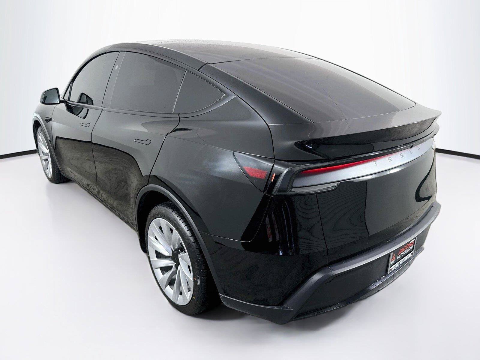 Used 2026 Tesla Model Y 2WD image 3