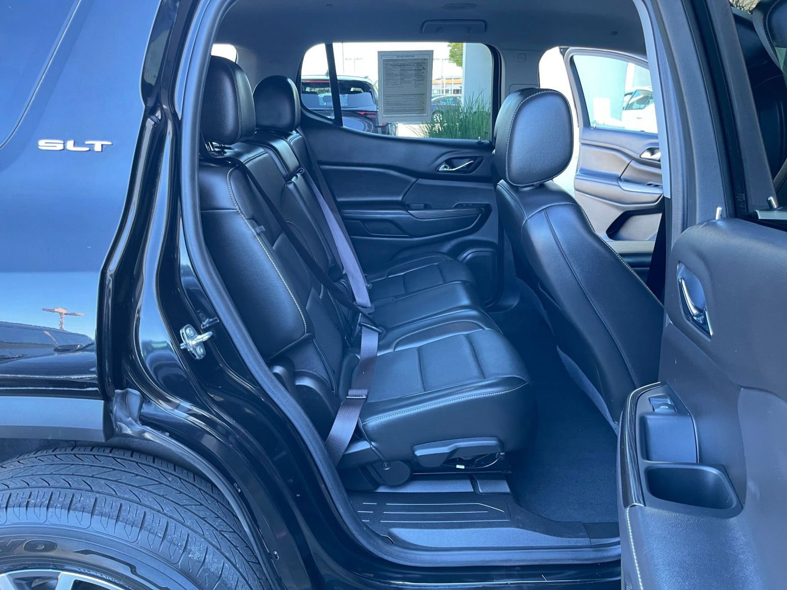 Used 2023 GMC Acadia SLT image 28