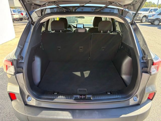 Used 2022 Ford Escape SE image 32