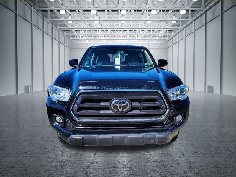 Used 2022 Toyota Tacoma SR5 AWD/4WD image 2