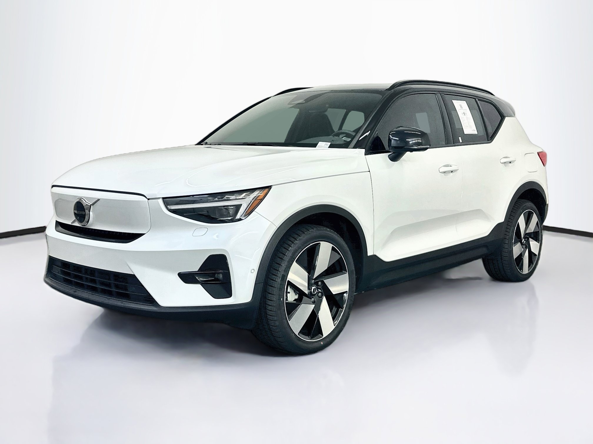 Used 2023 Volvo XC40 Recharge Ultimate AWD/4WD image 3