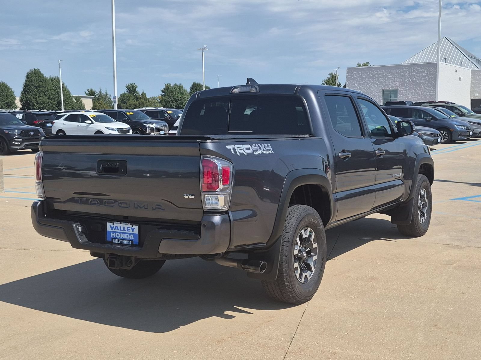 Used 2021 Toyota Tacoma TRD Off-Road w/ TRD Premium Off Road Package AWD/4WD image 6