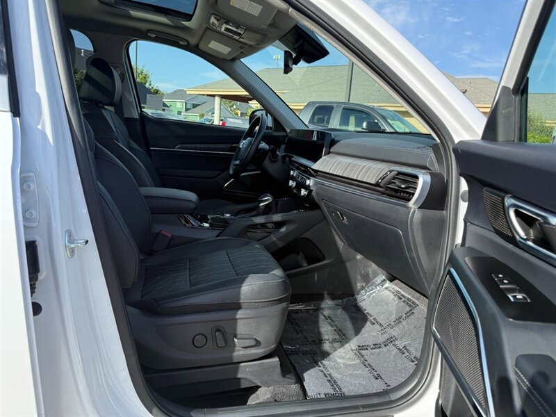 Used 2025 Kia Telluride SX w/ SX Captain's Chair Package FWD image 25