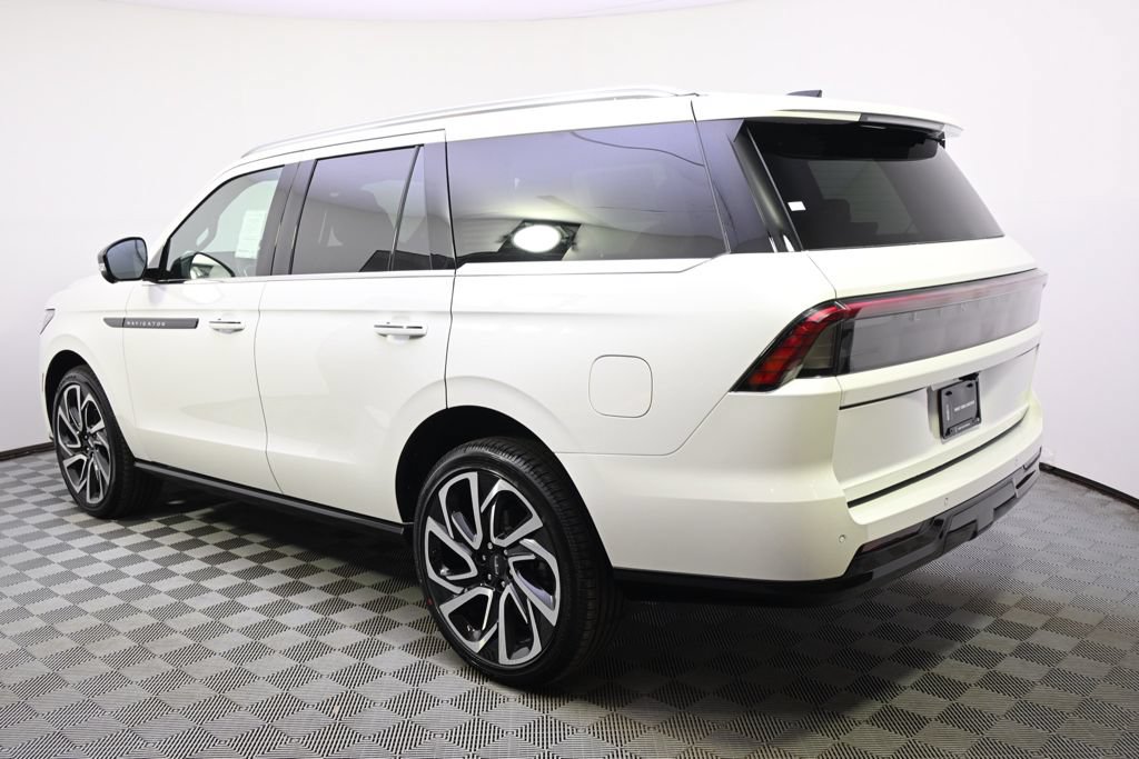 New 2026 Lincoln Navigator Black Label AWD/4WD image 3