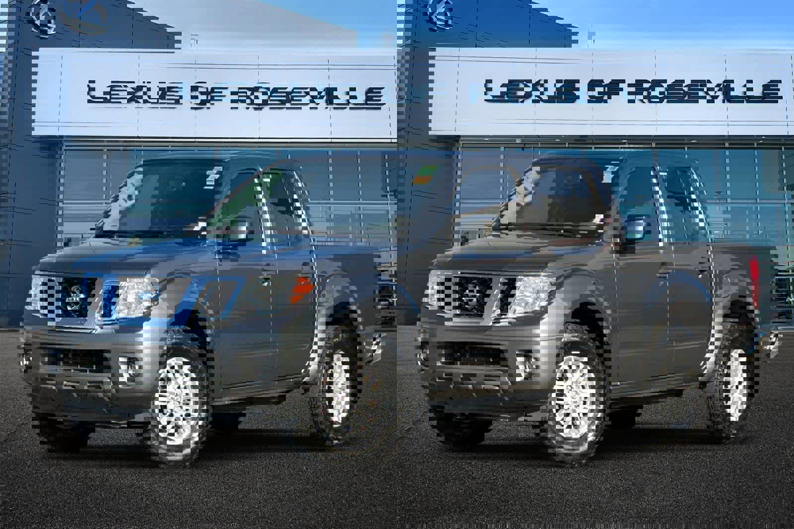 Used 2020 Nissan Frontier SV image 1