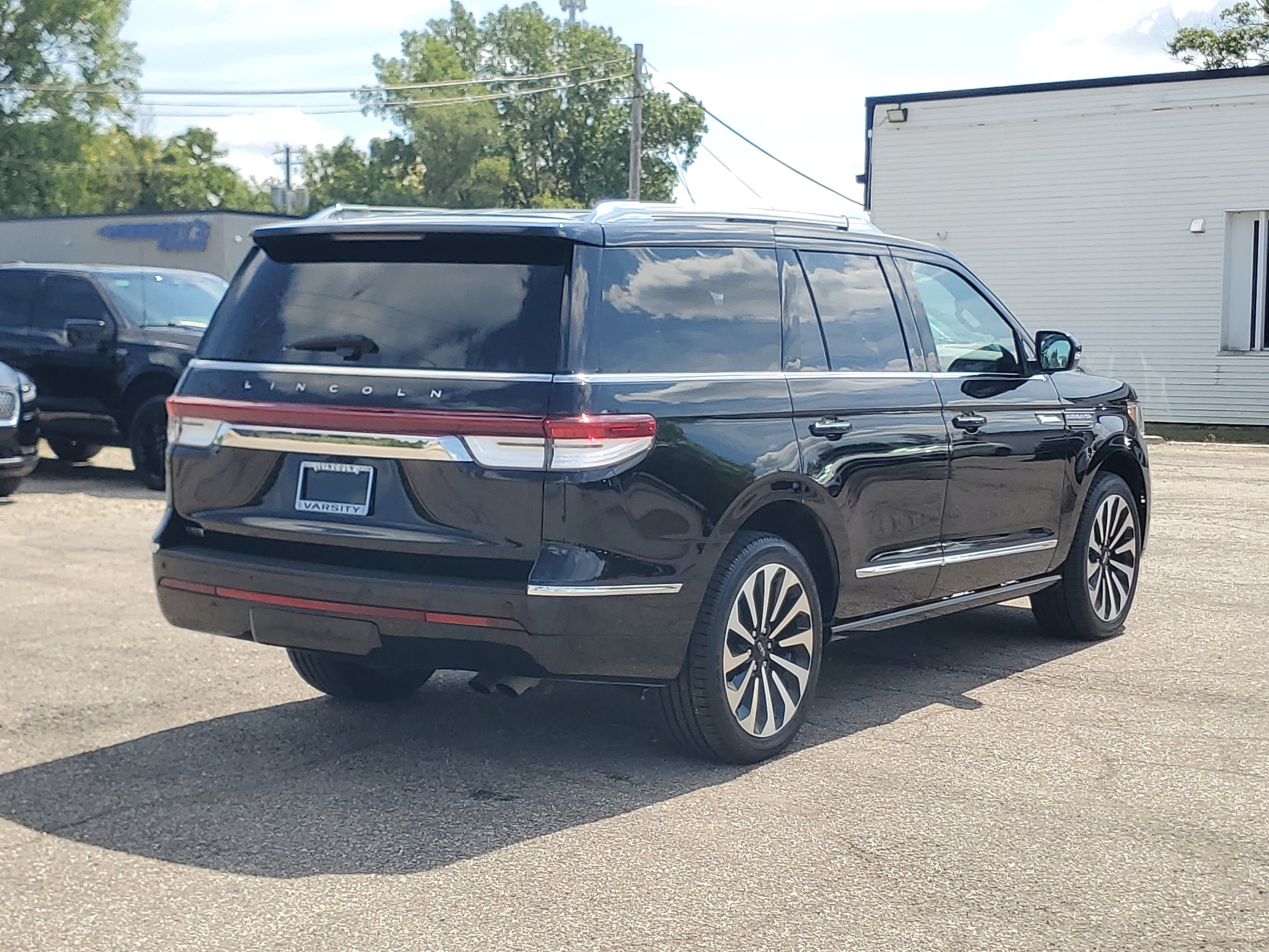 Certified 2023 Lincoln Navigator Reserve AWD/4WD image 6