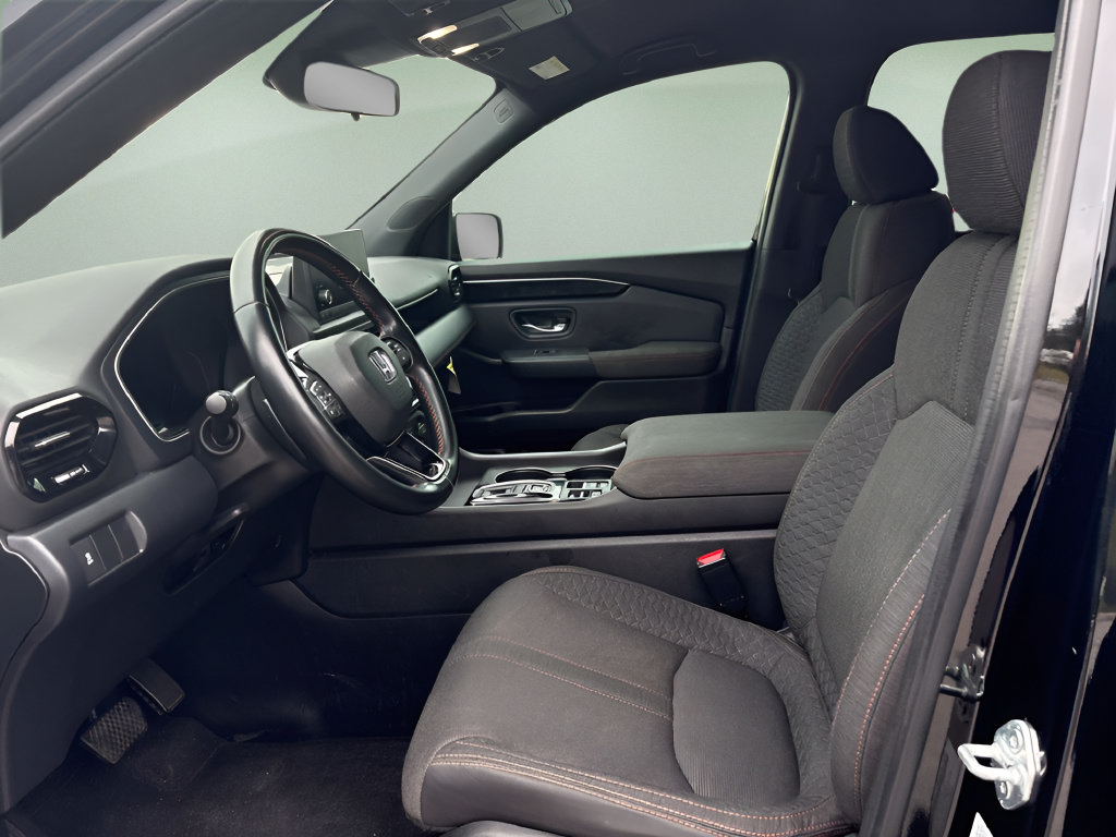 Used 2025 Honda Pilot Sport image 10