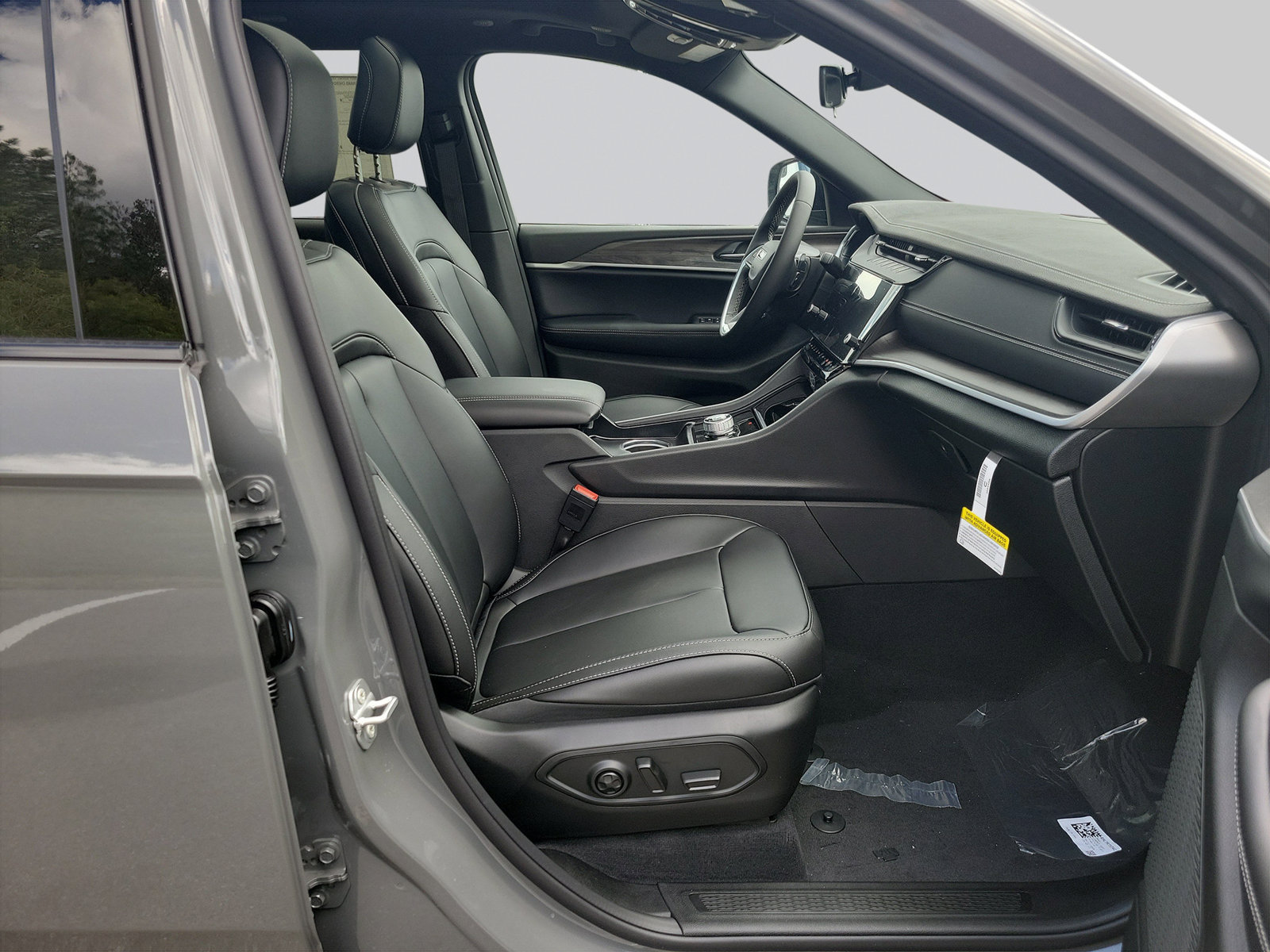 New 2027 Jeep Grand Cherokee Limited RWD image 37