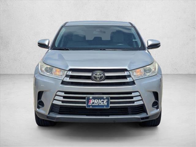 Used 2017 Toyota Highlander LE FWD video 2