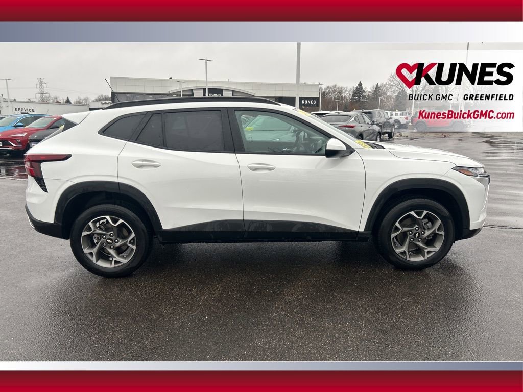 Used 2025 Chevrolet Trax LT image 3