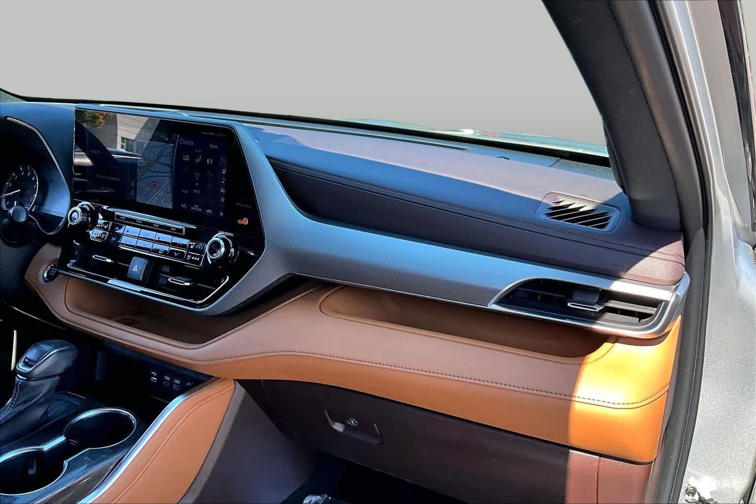 Used 2022 Toyota Highlander Platinum AWD/4WD image 19