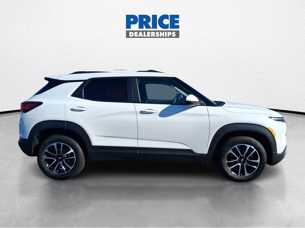 Used 2025 Chevrolet TrailBlazer LT AWD/4WD image 4